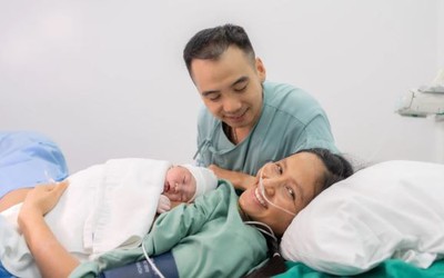 Hoa hậu H'Hen Niê hạnh phúc đón con đầu lòng