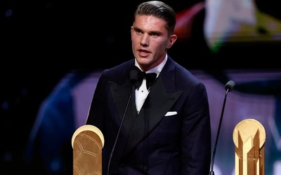 Gyokeres của Arsenal được vinh danh tại Quả bóng Vàng 2025 khiến fan bóng đá sửng sốt