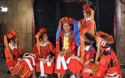 Hỗ trợ trang phục, tập huấn, dựng phim để gìn giữ lễ hội truyền thống