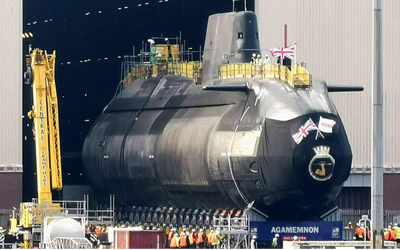Tàu ngầm hạt nhân HMS Agamemnon đi vào hoạt động dưới sự chứng kiến của Vua Charles