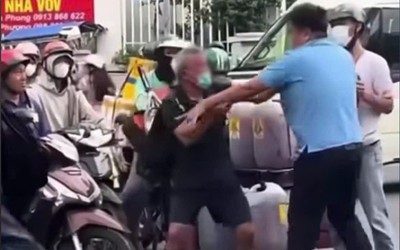 Vụ tài xế ô tô hành hung cụ ông U80 sau va chạm giao thông: Đã khởi tố bị can