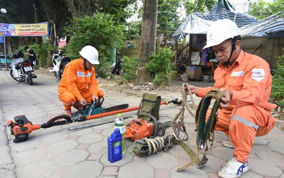 EVNHANO tăng cường các giải pháp kỹ thuật nhằm bảo vệ lưới điện vận hành an toàn, liên tục trong mùa mưa bão