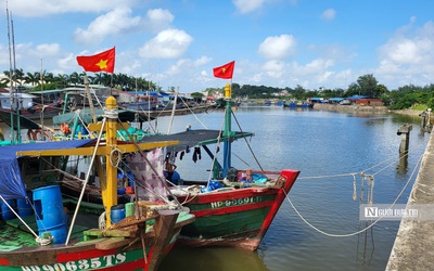 Chủ động cấm biển sớm, kiểm soát chặt phương tiện trước bão số 10