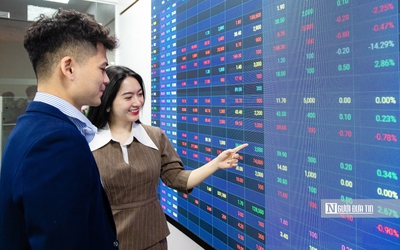 VN-Index điều chỉnh nhẹ, chuyên gia khẳng định "uptrend" chưa kết thúc