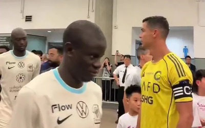 CĐV thích thú khi Kante "phớt lờ" Ronaldo