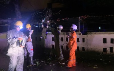 Hơn 1,6 triệu hộ dân vẫn bị mất điện do bão số 10