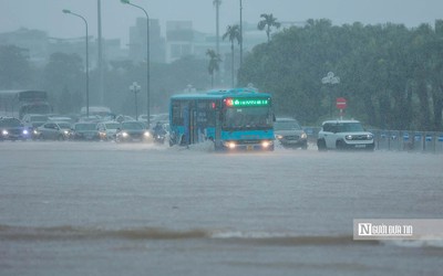 Đợt mưa to "sầm sập" ở Hà Nội bao giờ mới dứt?