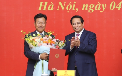 Thủ tướng trao quyết định bổ nhiệm lãnh đạo 8 bộ, cơ quan