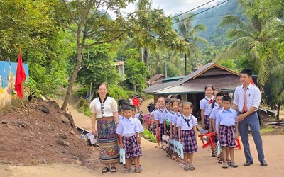 Lễ khai giảng đặc biệt ở vùng tâm lũ Nghệ An