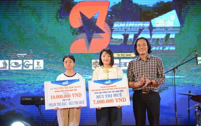 Doanh nhân nhận 2 thủ khoa nghèo theo học ở Huế làm “con nuôi”, hỗ trợ suốt 4 năm đại học