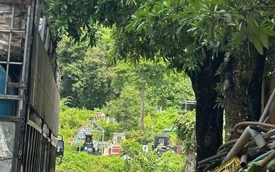 Vào nghĩa trang, người dân tá hoả khi phát hiện thi thể nam giới đang phân hủy