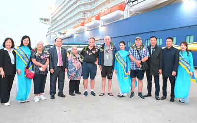 Du thuyền với hơn 3.000 khách quốc tế "xông đất" du lịch Quảng Ninh