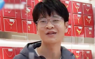 Ông chủ tiệm vàng trẻ tuổi "chịu chơi": Phát vàng, thưởng Tết cả tỷ đồng tiền mặt cho nhân viên