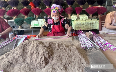 Về Quỳ Châu tìm "mùi Tết, mùi Xuân" trong từng que hương trầm