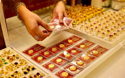 Mua bán ngoại tệ, vàng không phép sẽ bị phạt và tịch thu