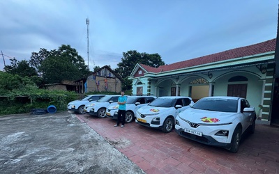 Đầu tư 3 chiếc VF 5 và 1 chiếc Limo Green chạy dịch vụ, chủ xe khẳng định: “Xe điện giúp giữ lại gần như 100% doanh thu”