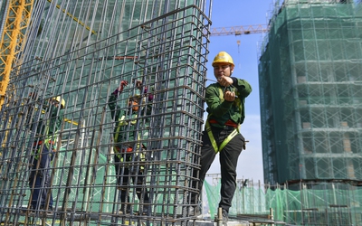 Những người lặng lẽ sau công trường, mồ hôi đổi lấy Tết ấm