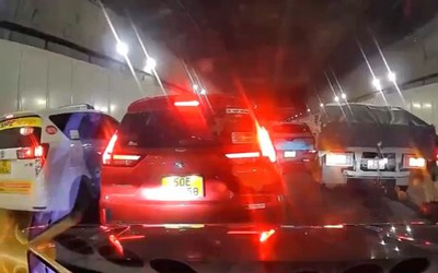 4 ô tô va chạm liên hoàn trong hầm vượt sông Sài Gòn