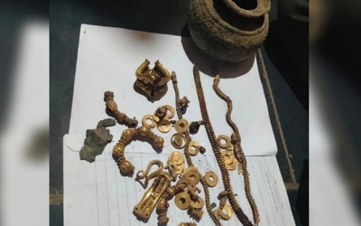 Đào móng xây nhà, nhóm công nhân phát hiện kho báu toàn vàng