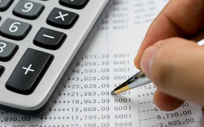 Cơ quan thuế được khấu trừ tiền lương để thu thuế