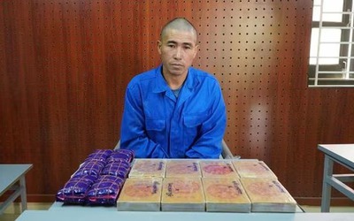 Bắt đối tượng vận chuyển trái phép 10 bánh ma túy