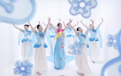 Loạt thành tích ấn tượng của Hoàng Thuỳ Linh cùng Rực Rỡ 30