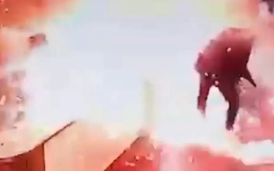 Kiện hàng bất ngờ phát nổ ngay khu vực lễ tân của chung cư