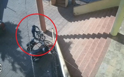 Người phụ nữ bị kẻ gian trộm 800 tờ vé số và thẻ cào trúng thưởng