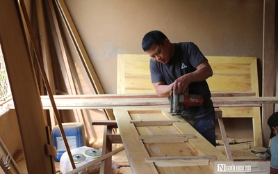Cận Tết, làng nghề mộc vào mùa cao điểm, thợ làm không ngơi tay