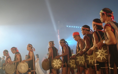 Tản mạn chuyện làng và chiêng Tây Nguyên