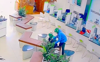 Vụ cướp ngân hàng ở Gia Lai: Công an công bố số tiền bị chiếm đoạt và nhận dạng nghi phạm