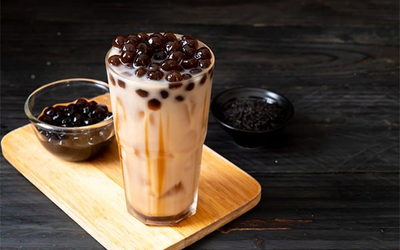 4 mẹ con nhập viện nghi do uống trà sữa pha thứ "cực độc"