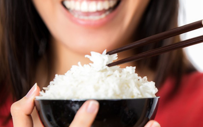Chuyên gia mách "3 nhớ 2 không" khi ăn cơm không lo béo