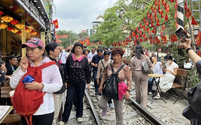 "Phố cafe đường tàu" Hà Nội hết thời kiếm tiền nhờ tàu hoả