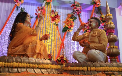 Con gái 27 tuổi lấy chồng U80 tuổi, bố mẹ "khóc như mưa" đi đưa dâu