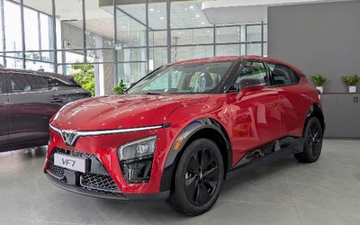 Giá dưới 1 tỷ đồng, VinFast VF 7 được đánh giá toàn diện nhất phân khúc