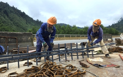 Thời tiết nhiều bất lợi, "canh trời" đẩy tiến độ cao tốc La Sơn - Hòa Liên