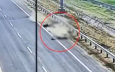 2 người tử vong khi xe máy chạy quá tốc độ đâm vào lan can