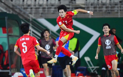 HLV Kim Sang Sik: "Tôi rất tự hào về cả đội và xin cảm ơn người hâm mộ Việt Nam"