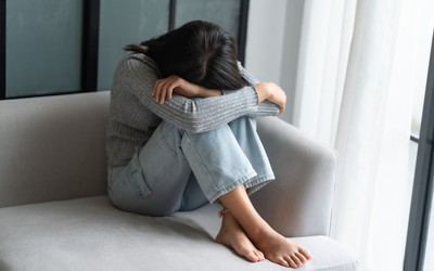 Thế hệ lớn lên trong bất định và những mối quan hệ lưng chừng