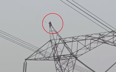 Chồng không cho chơi trò chơi, vợ giận dỗi trèo lên cột điện cao thế