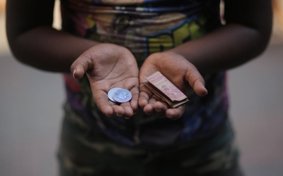 Người phụ nữ ăn xin kiếm được 71 triệu trong 6 tuần, sở hữu nhiều đất đai