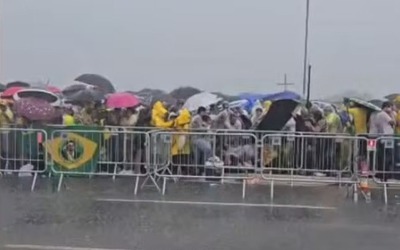 Sét đánh trúng đoàn mít tinh khiến 72 người bị thương