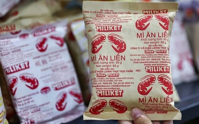 Sở hữu hãng mì 2 con tôm, doanh nghiệp bỏ hơn 200 tỷ đồng gom cổ phiếu giá cao gấp 3 lần thị trường