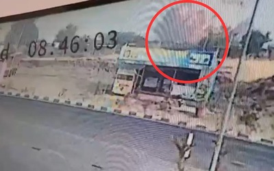 Khoảnh khắc máy bay rơi xuống đất rồi phát nổ, 5 người thiệt mạng