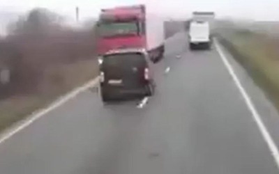 Ô tô tông trực diện xe tải, 7 người tử vong thương tâm