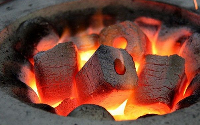 Đốt than sưởi ấm trong phòng kín, chồng tử vong, vợ nguy kịch