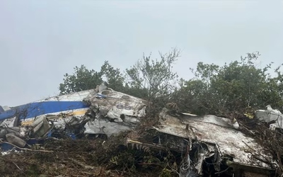 Máy bay mất liên lạc rồi rơi xuống đất, không có người sống sót