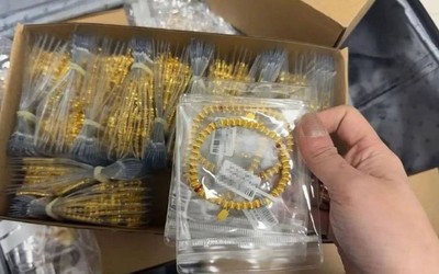 Phát hiện chiếc vali màu đen chứa 12kg vàng trị giá 74 tỷ đồng