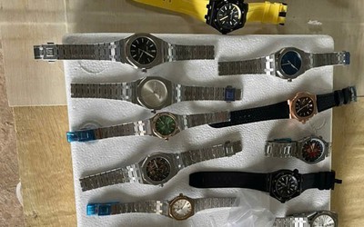 Hải quan thu giữ lô đồng hồ nghi "nhái" các thương hiệu xa xỉ